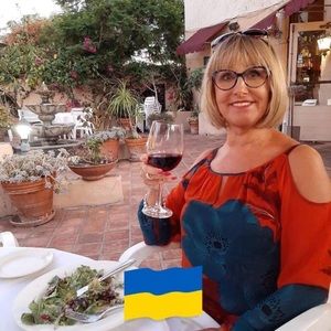 Meet your Posher, Iris